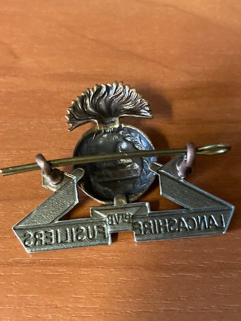 CAP BADGE LANCASHIRE FUSILIERS GB 2e GM CAP BADGE LANCASHIRE FUSILIERS GB 2e GM