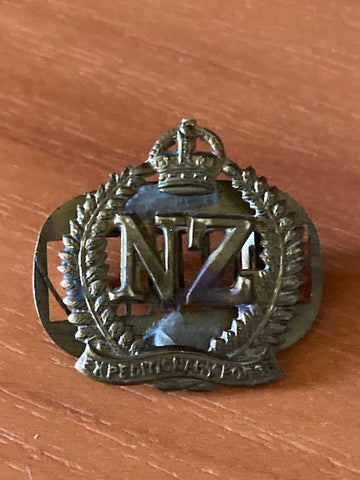 WW1 - NZ Collar Badge