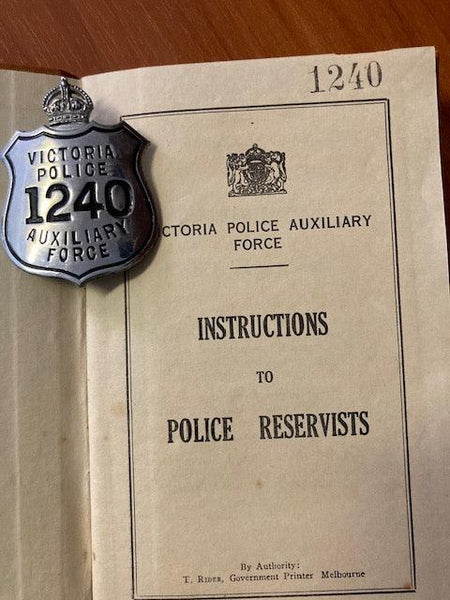 Victoria Police Auxiliary Force Cap Badge & Instructions Booklet