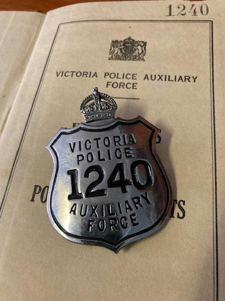 Victoria Police Auxiliary Force Cap Badge & Instructions Booklet