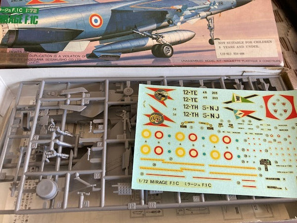 1;72 - Mirage F.1C Model Kit