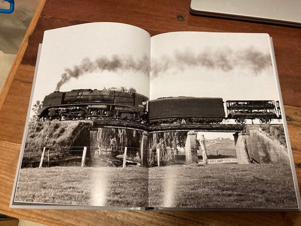 Life on the Victorian Railways by Nick Anchen