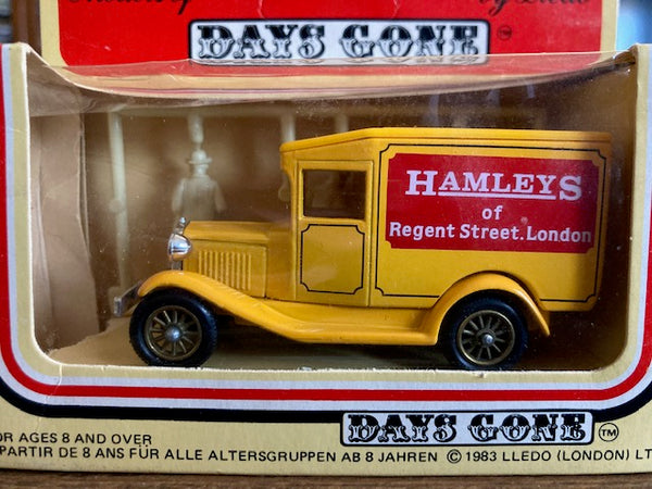 Lledo - Hamleys Delivery Van