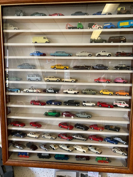 Wall Cabinet of HO Scale Models