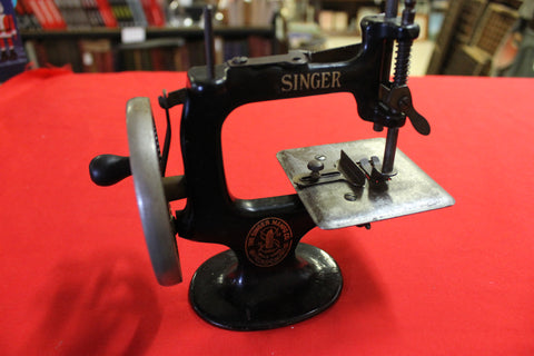 1910 - Singer Toy Sewing Machine