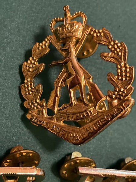 Royal Australian Regiment Cap & Title Badges
