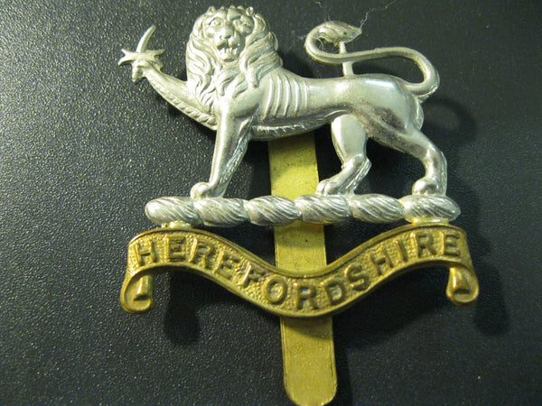GB - Herefordshire Cap Badge.