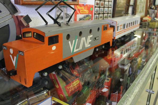 Large Model V/Line Locomotive and Carriage