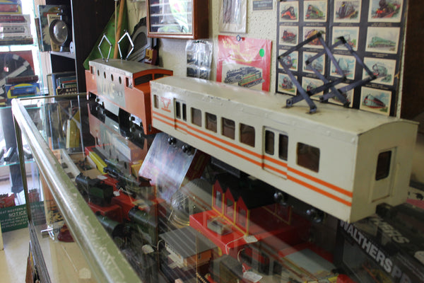 Large Model V/Line Locomotive and Carriage