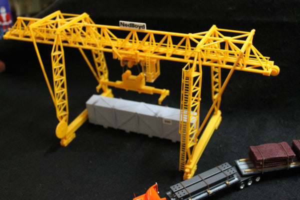 HO Scale Container Gantry