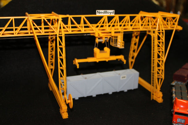 HO Scale Container Gantry